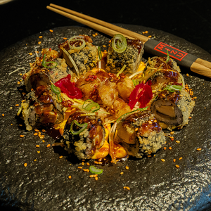 crispy chicken roll (chicken tempura | avocado honey garlic soy sauce) 
